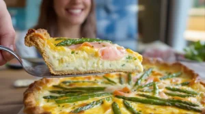 « La meilleure quiche pour le printemps » : cette recette aux asperges et au saumon profite enfin de la saison